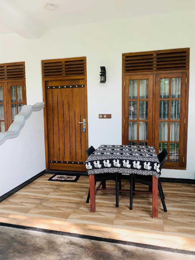 Ramesh Guesthouse Mirissa Bagian luar foto