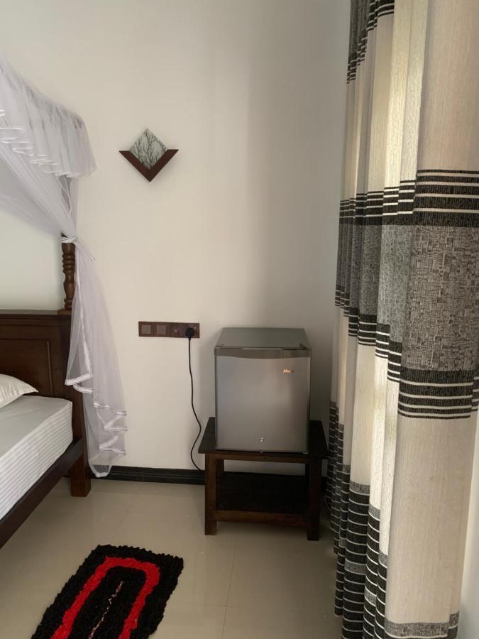 Ramesh Guesthouse Mirissa Bagian luar foto