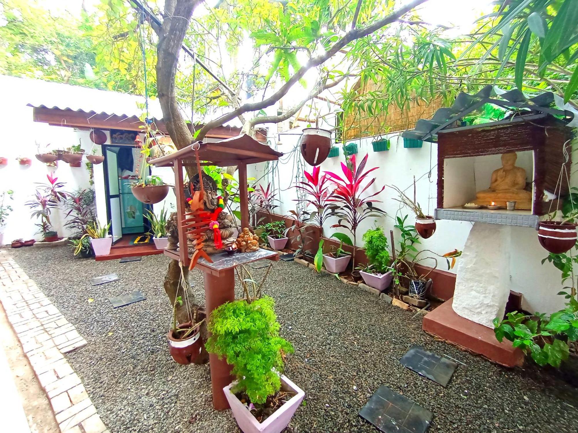 Ramesh Guesthouse Mirissa Bagian luar foto