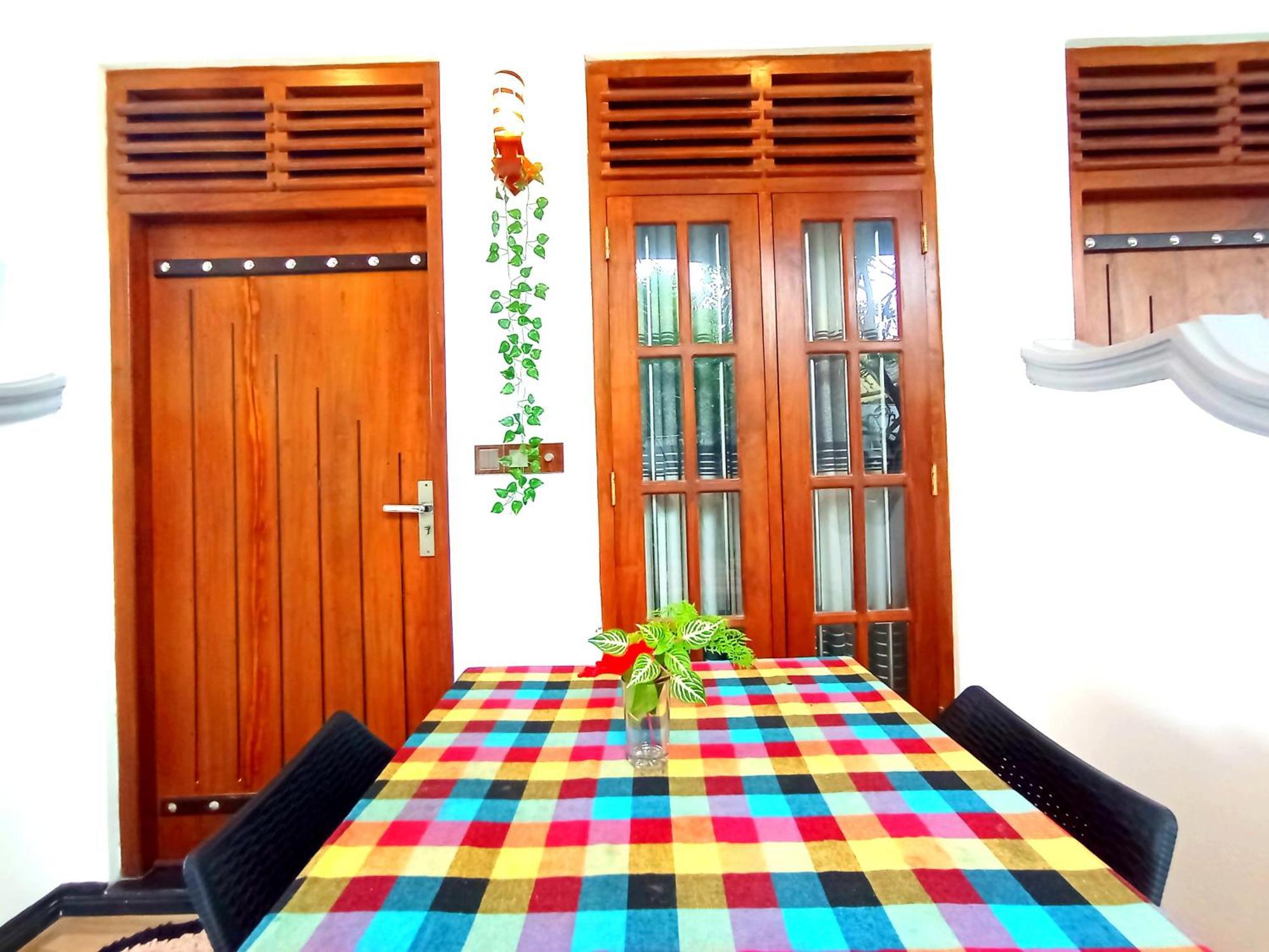 Ramesh Guesthouse Mirissa Bagian luar foto