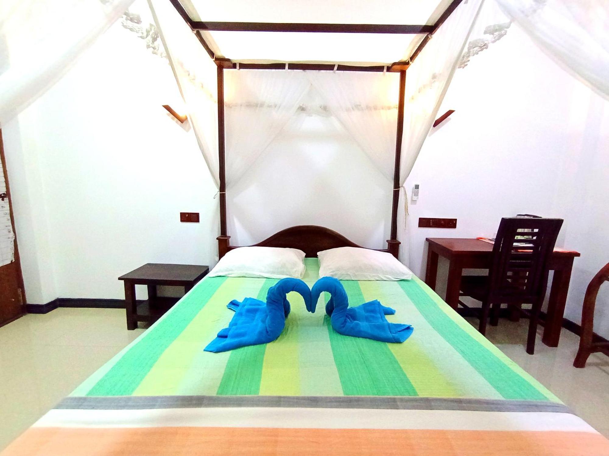 Ramesh Guesthouse Mirissa Bagian luar foto