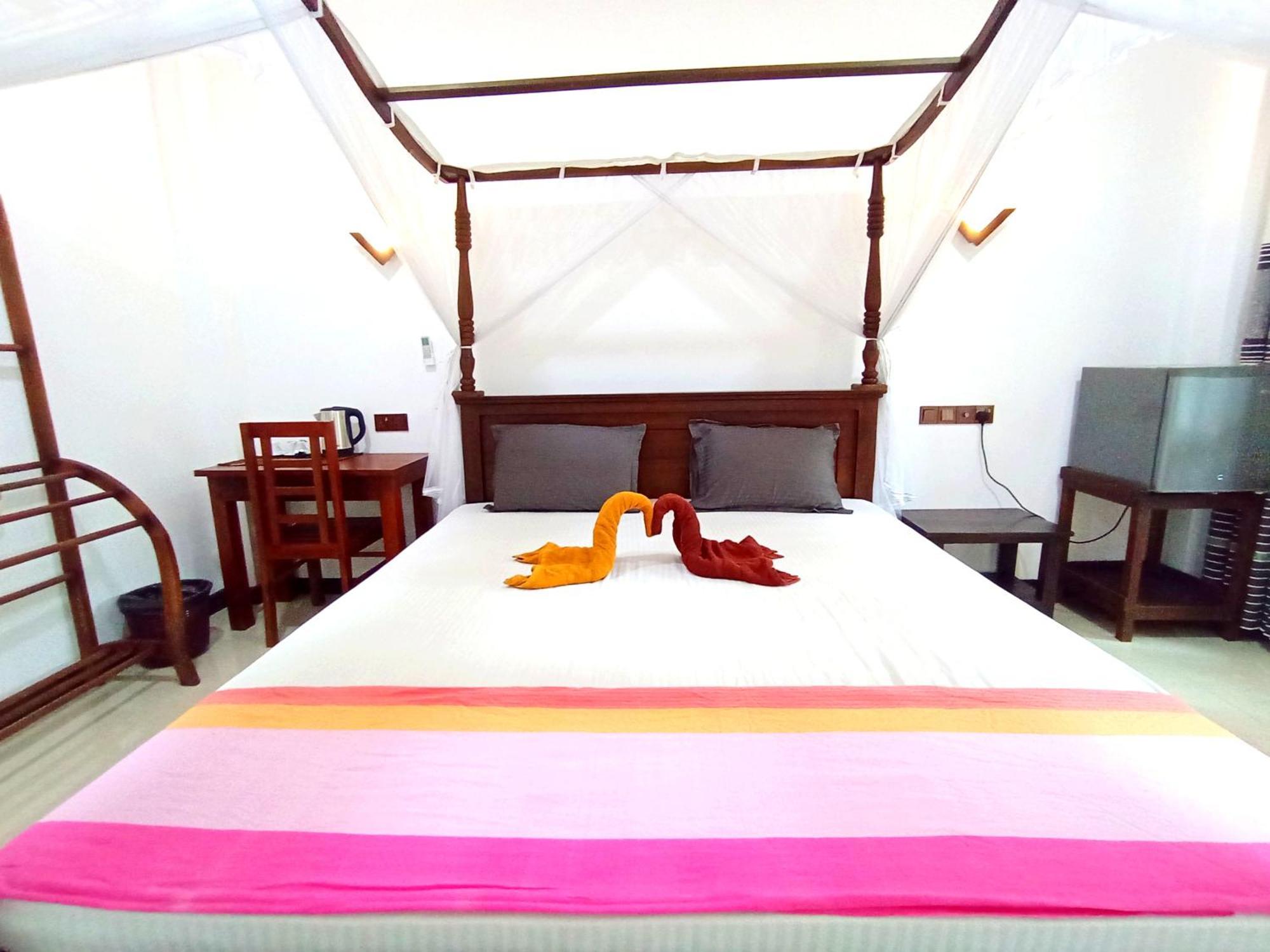 Ramesh Guesthouse Mirissa Bagian luar foto