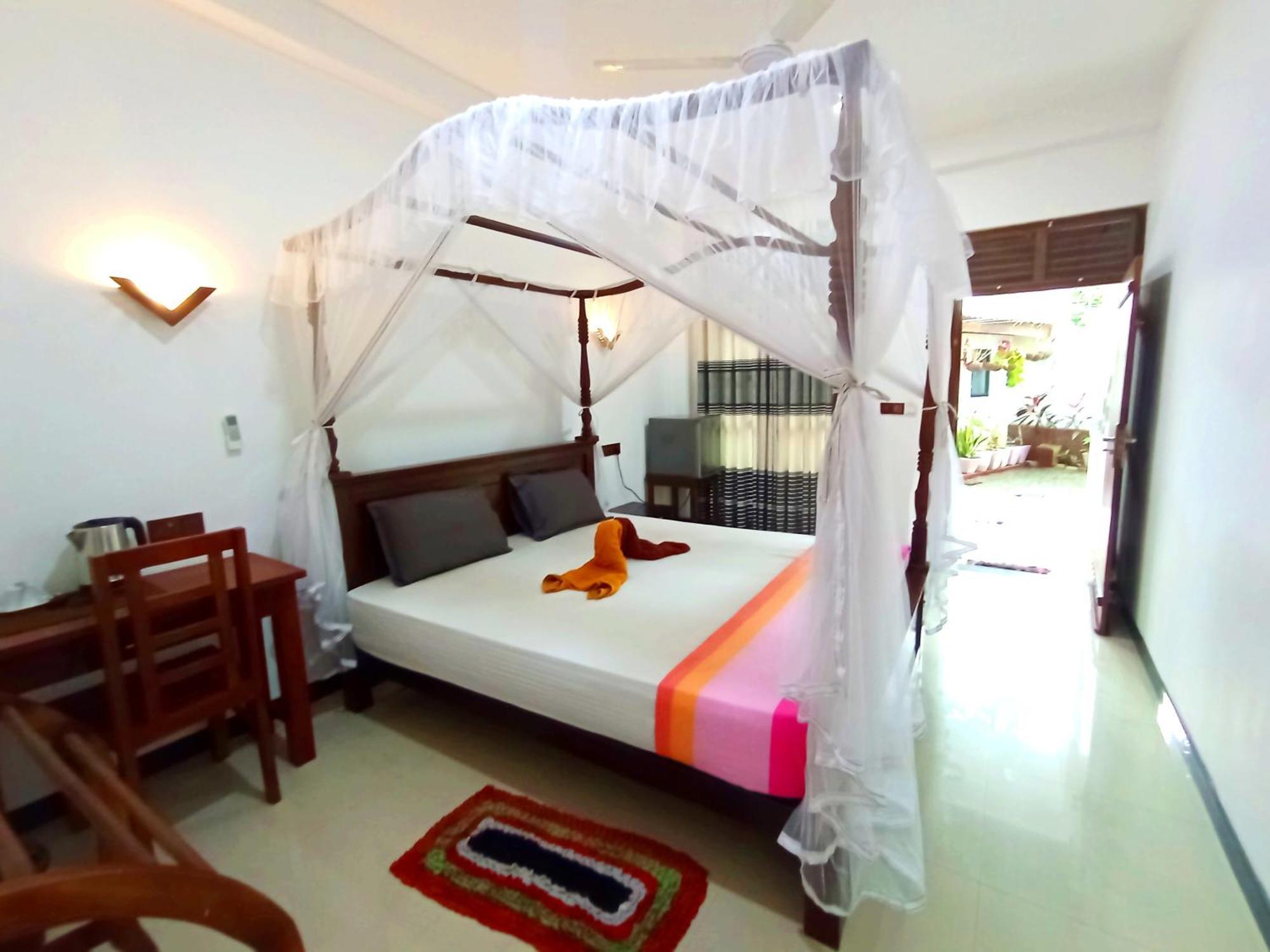 Ramesh Guesthouse Mirissa Bagian luar foto
