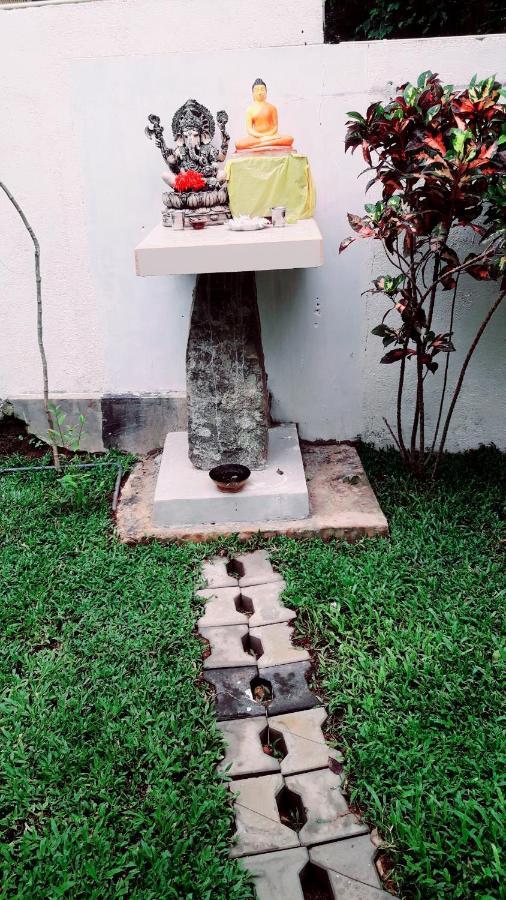 Ramesh Guesthouse Mirissa Bagian luar foto