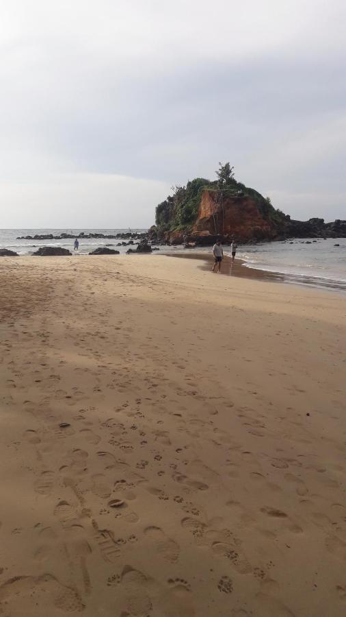 Ramesh Guesthouse Mirissa Bagian luar foto